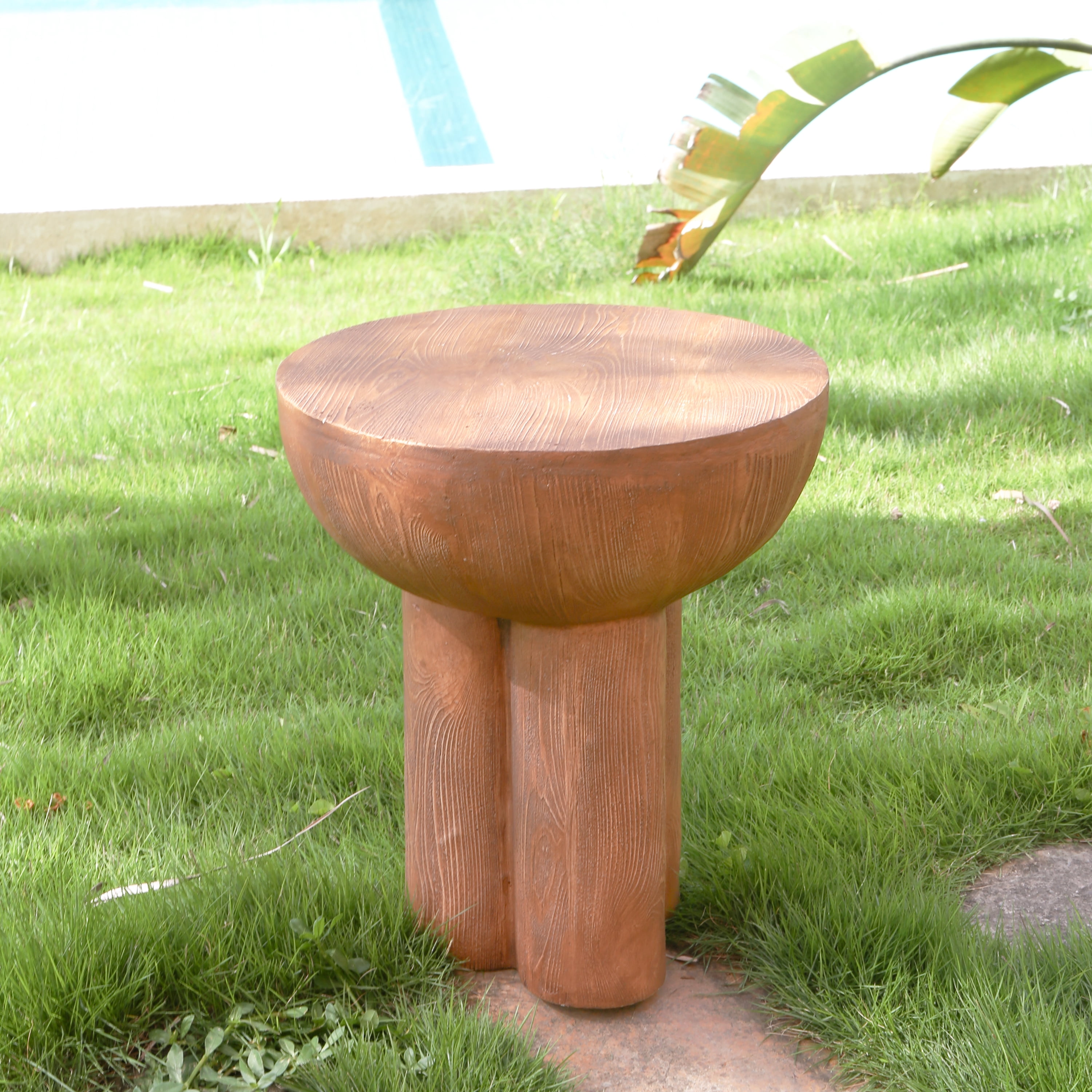 Three-Legged Wood-Grain Round Side Table for Garden Balcony Deck, Brown