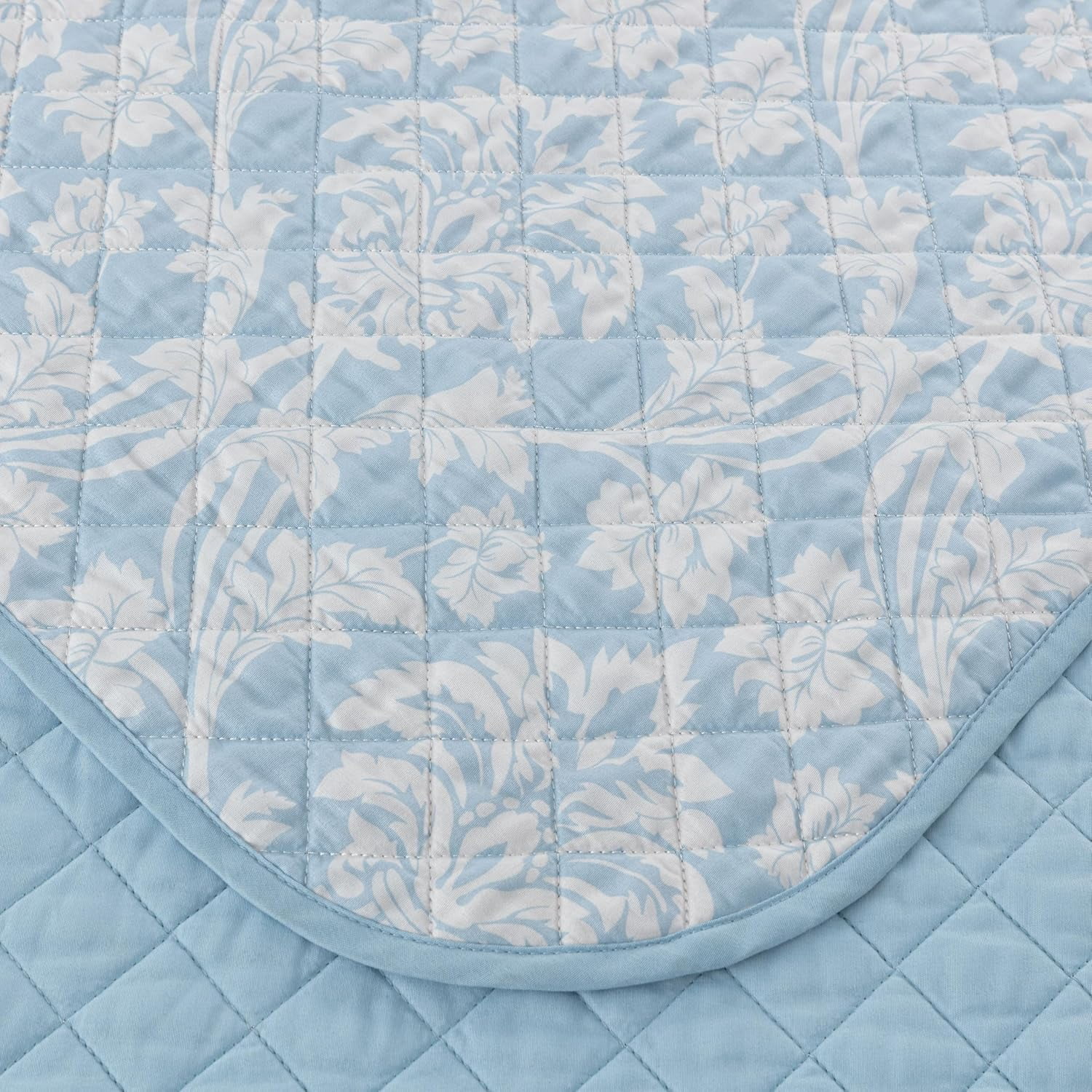 Chezmoi Collection Ivy Floral Medallion Quilt Set King Size, 3-Piece Blue/White Floral Printed Pre-Washed Reversible Microfiber Bedspread Set
