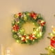 thumbnail image 5 of Adornos navideños, corona de flores para puerta principal, llamador de puerta navideño para interior y exterior, llamador de puerta de invierno con piñas rojas y lazo, adornos navideños de plástico., 5 of 6