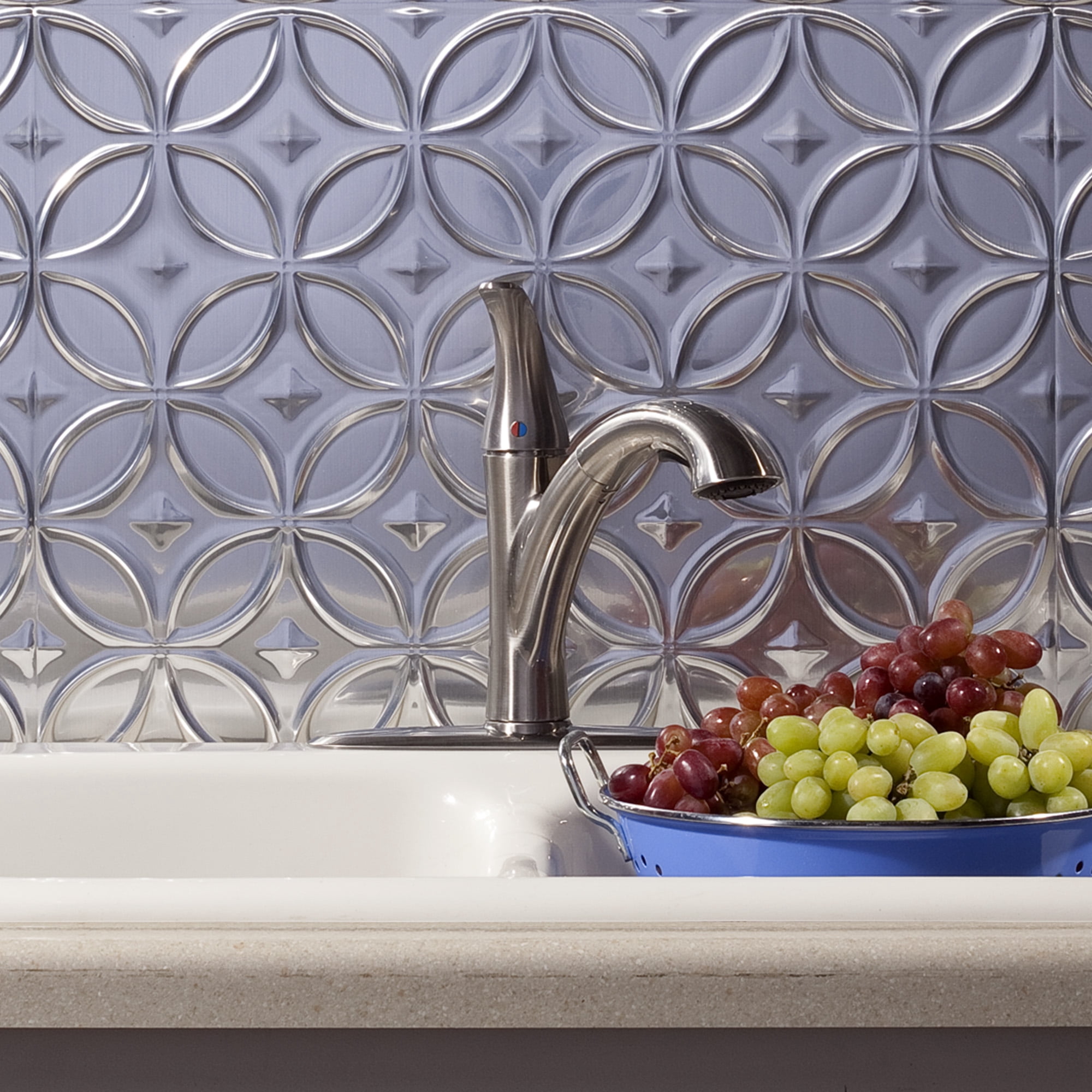 FASÄDE Rings Decorative Vinyl Backsplash 15 sq ft Kit in Brushed Aluminum