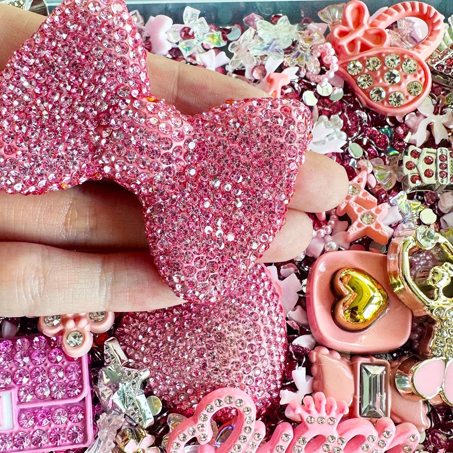 Junk Case Charms Kit, Pink Junks Phones Cases 3D Rhinestone Cool teeth and lips And Bows Chain Bags Hearts And Cross Flowers And Other Bedazzling Kits Can Be Used In DIY Phone Case Designs