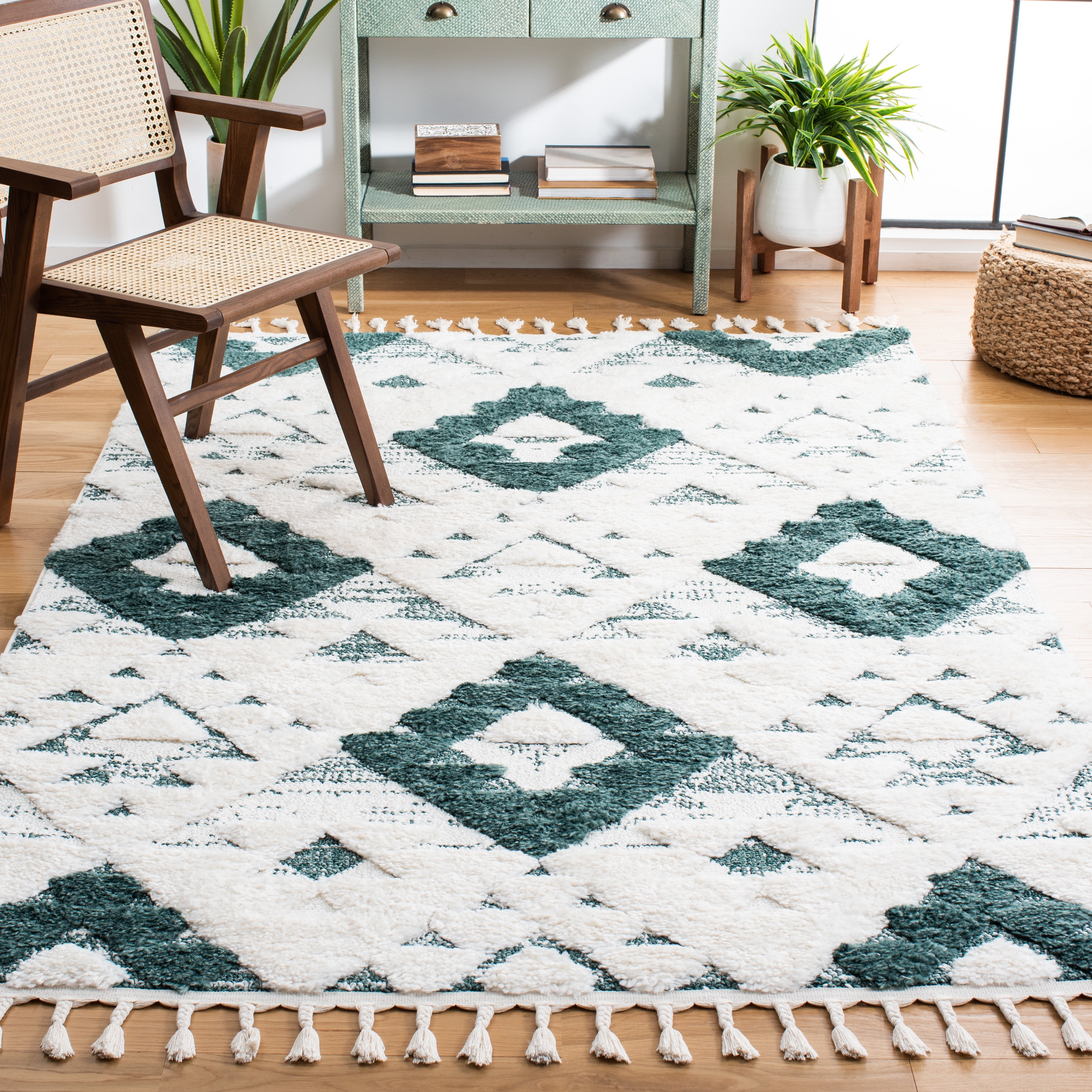 SAFAVIEH Moroccan Tassel Larry Geometric Shag Area Rug, Green/Ivory, 5'3" x 7'6"
