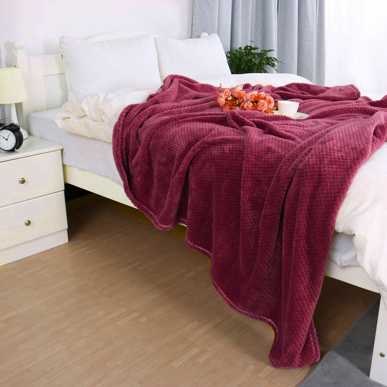 PiccoCasa Soft Microfiber Plush Flannel Blanket Luxury Bed Blanket, Burgundy Twin (60"x78")