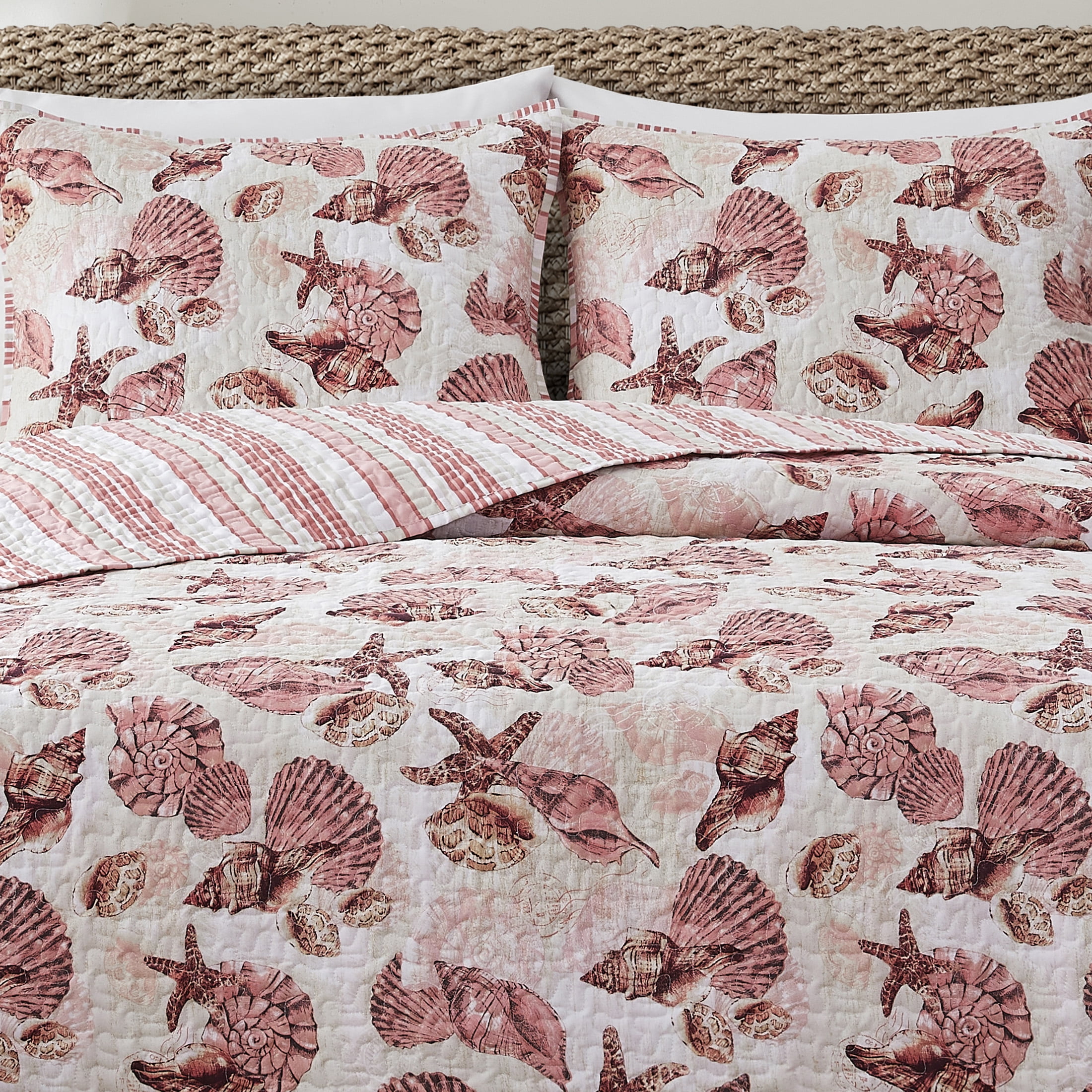 VCNY Home Shell Treasure 3-Piece Coral/Blush Sea Shell Reversible Quilt Set, King, Adult, Unisex