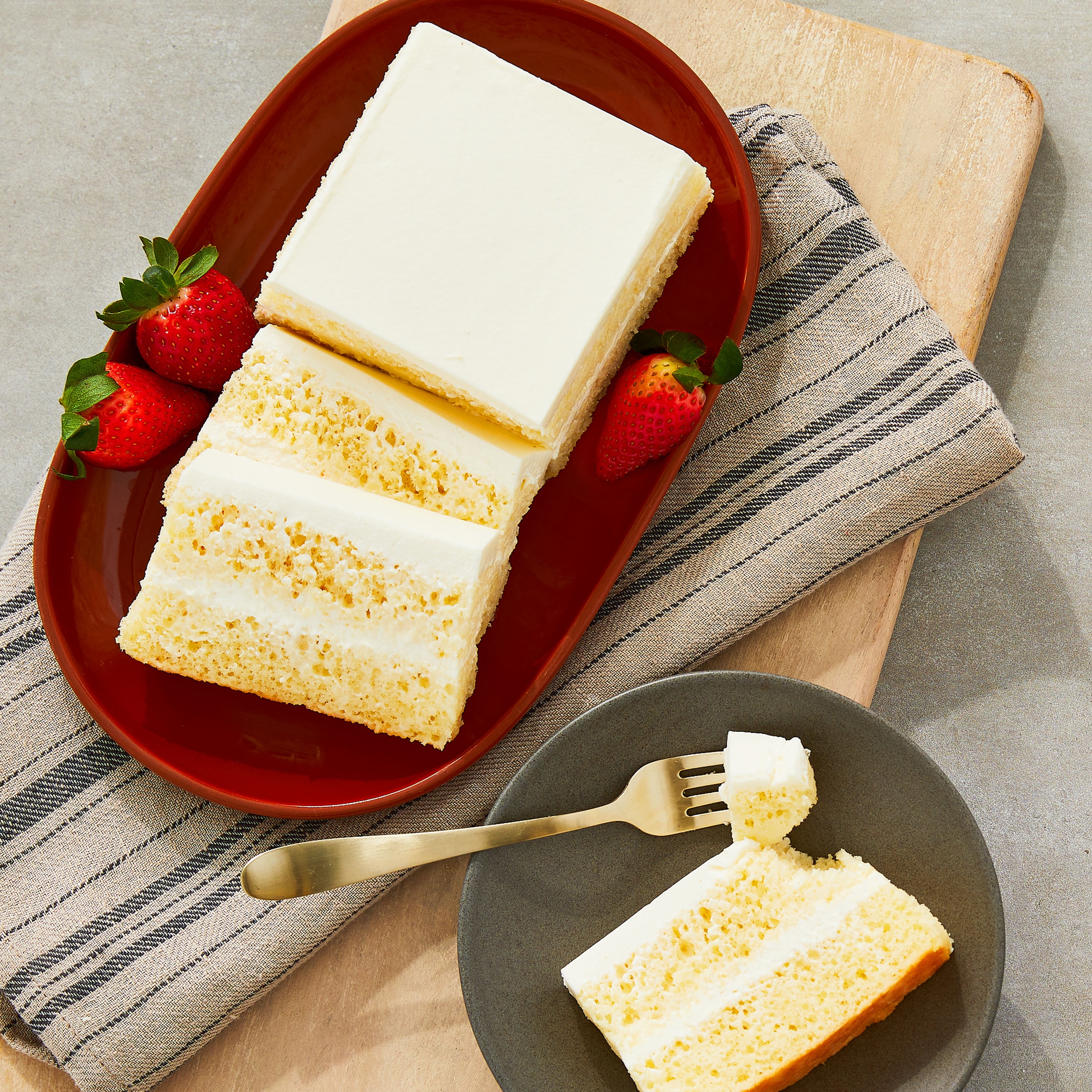 Marketside Tres Leches Bar Cake, 22.1 oz (Refrigerated)