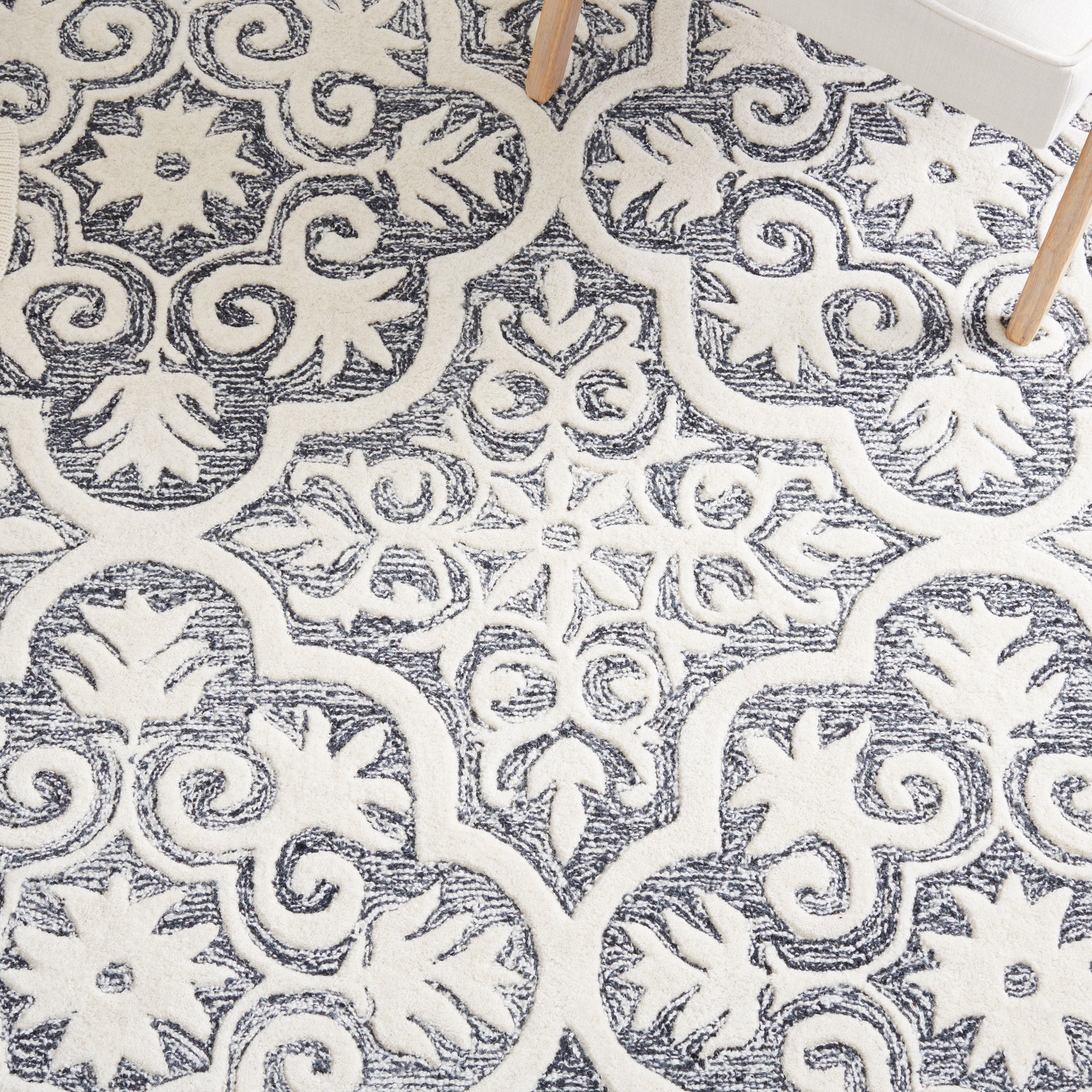 Safavieh Metro Phipp Medallion Area Rug, Black/Ivory, 6' x 6' Round