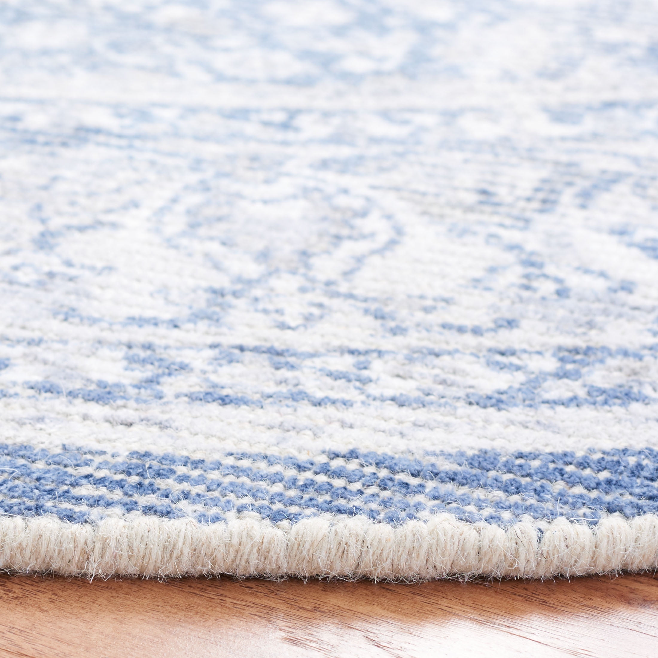 SAFAVIEH Restoration Vintage Delicia Geometric Area Rug, Blue/Ivory, 6' x 6' Round