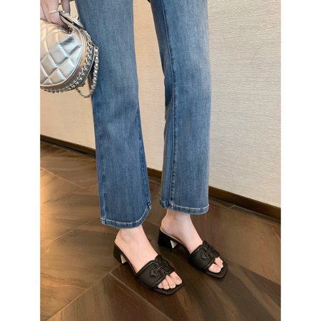 

In stock and fast delivery! Grape mom‘s same style shoes straw square toe chunky heel holiday slippers for Jeju island trip
