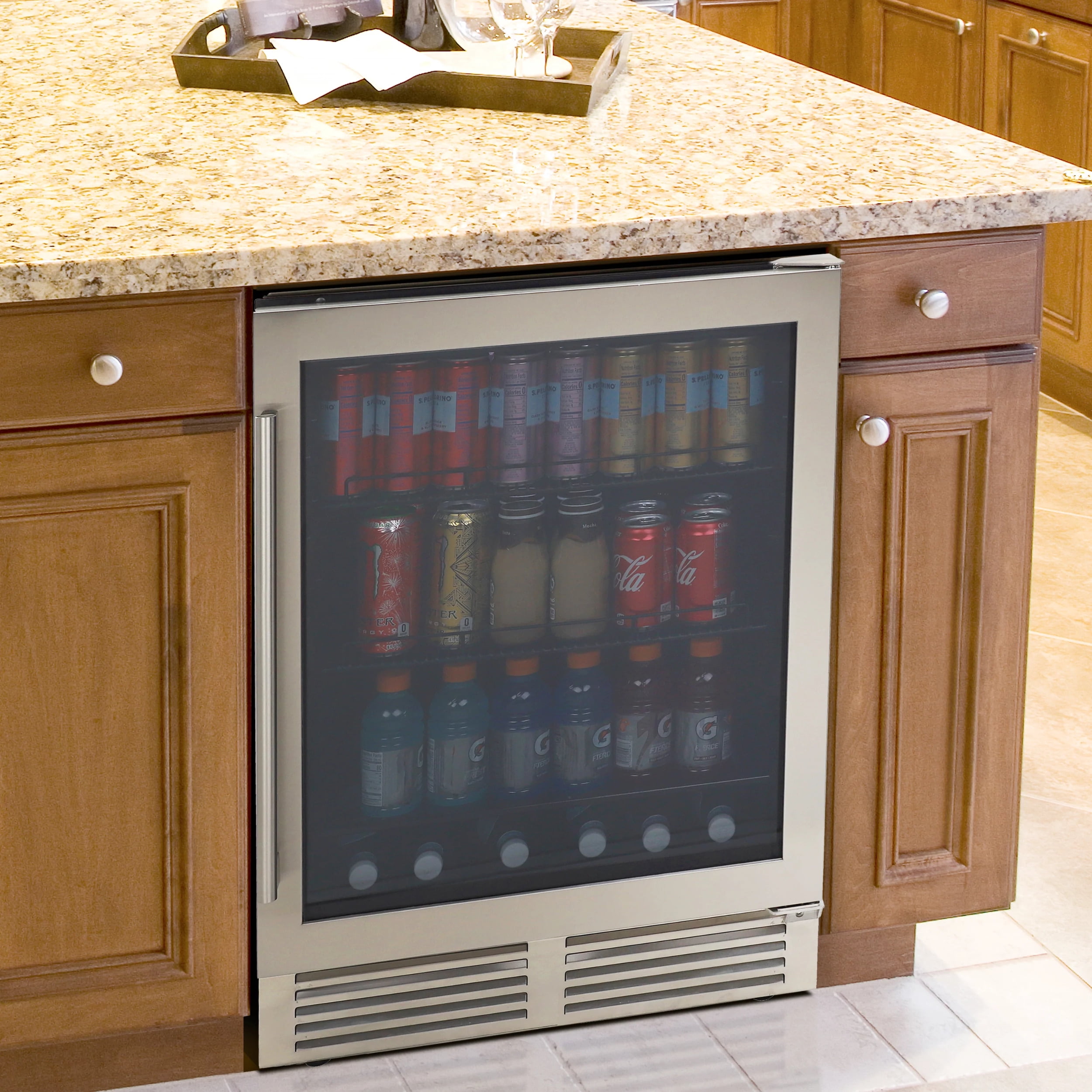 Avanti DESIGNER Series Beverage Center, 126 Can Capacity, in Stainless Steel with Black Cabinet (BCD50Z3S) Avanti DESIGNER Series Beverage Center, 126 Can Capacity, in Stainless Steel with Black Cabinet (BCD50Z3S)