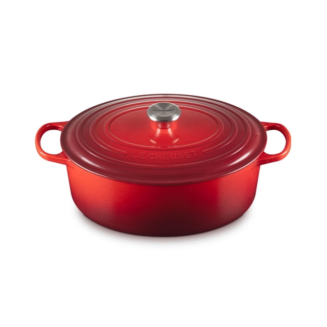 horno holandés le creuset de hierro fundido esmaltado, 8 litros, color cereza — vista frontal centrada de olla holandesa redonda con tapa; acabado esmaltado rojo cereza brillante, asas integradas y grandes a cada lado, tapa con estrías concéntricas y perilla metálica con logo, borde interior color arena visible y estabilizadores de tapa integrados; a menudo se usa también para servir en la mesa.