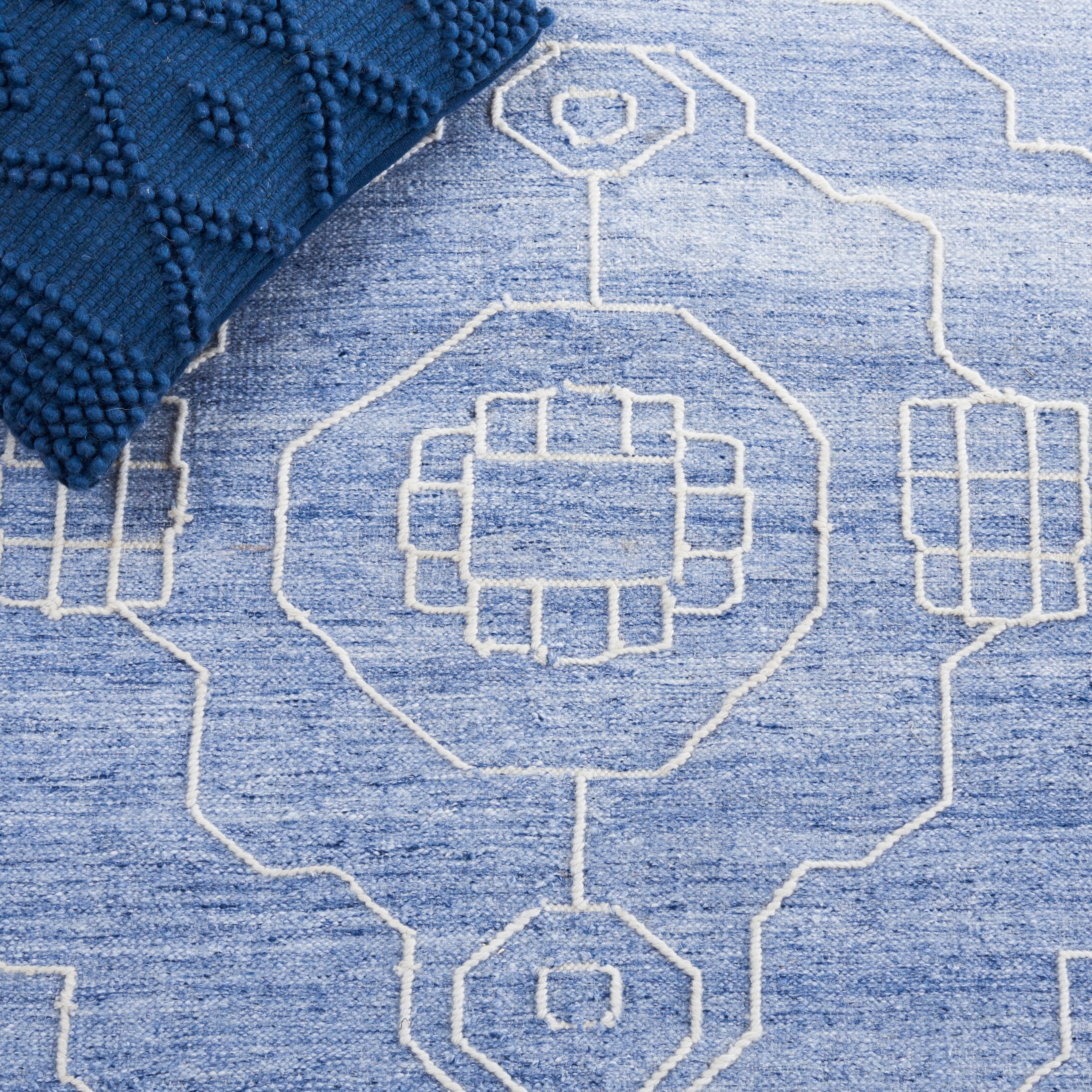SAFAVIEH Kilim Adair Geometric Area Rug, Blue/Ivory, 7' x 7' Square