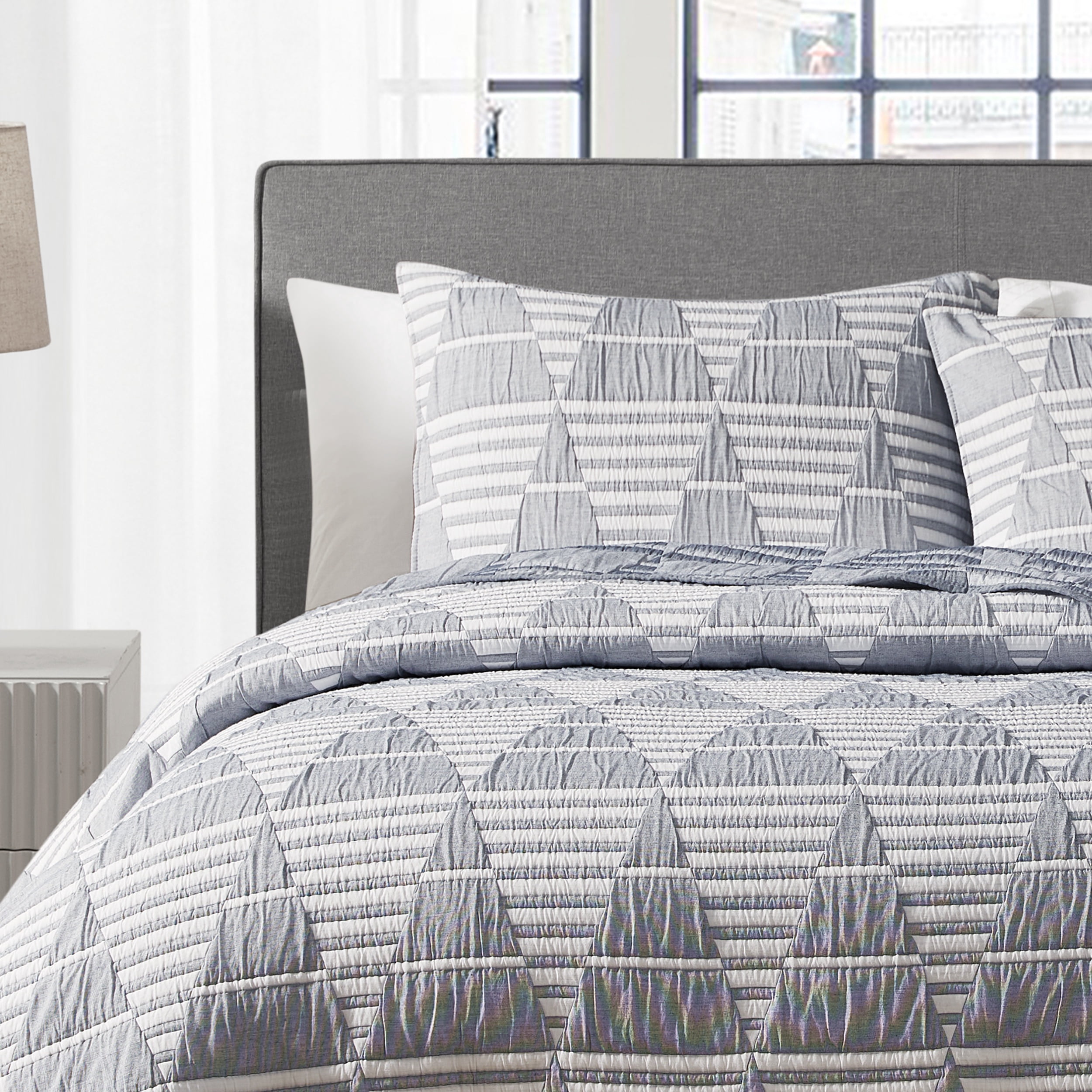 Trigon Denim Blue 3-Piece All-Season Soft Woven Matelasse Jacquard Reversible Cotton Blend Quilt Set - Full/Queen