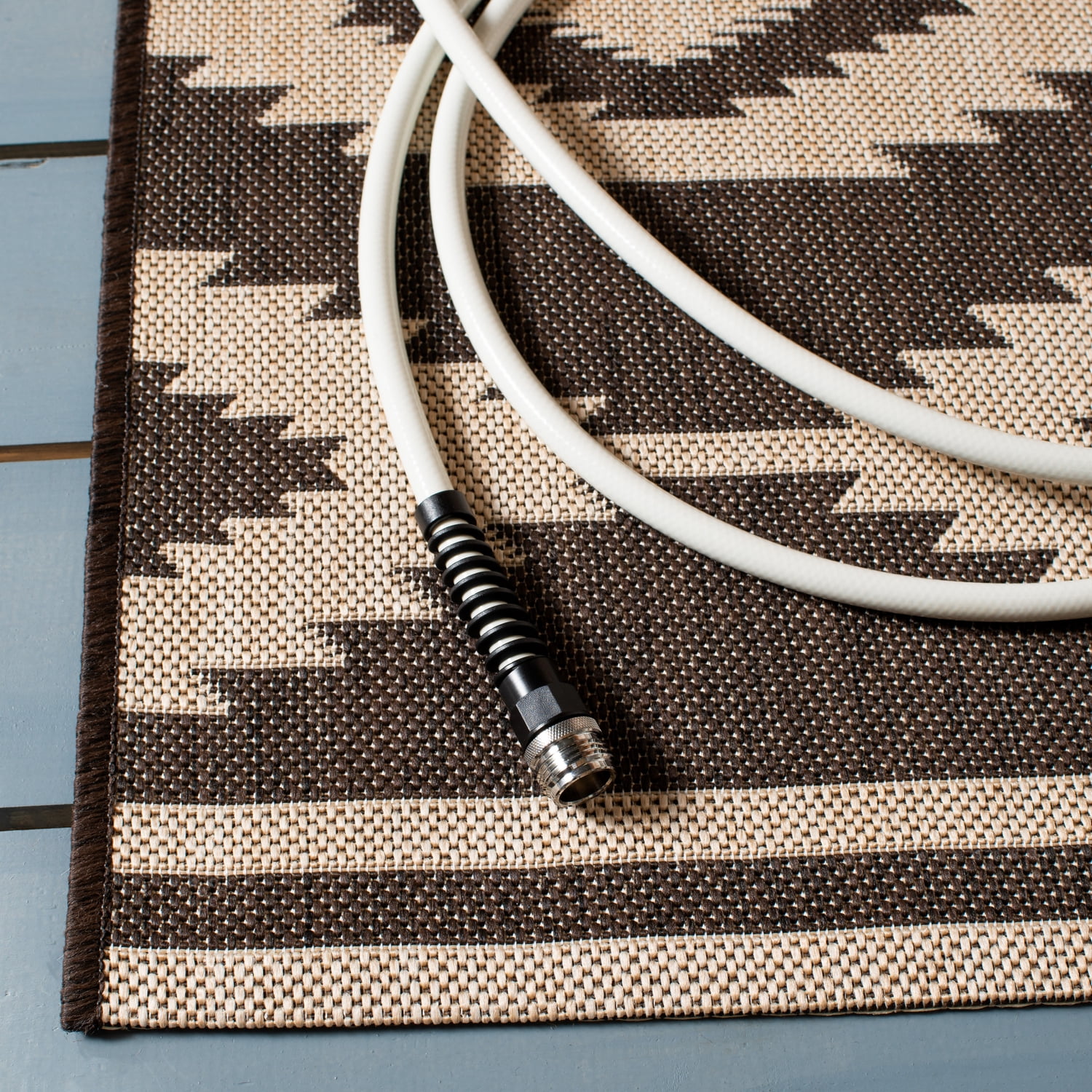 SAFAVIEH Beach House Vasiliki Geometric Indoor/Outdoor Area Rug, Creme/Brown, 4' x 6'