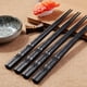 thumbnail image 2 of Fiudx Juego de Palillos Japoneses, de Aleación Antideslizante, Diseño Ligero de Fibra de Vidrio, Elegante Experiencia de Sushi, Ideal para Regalo Chino, Tamaños de 22-25 Cm, Incluye 1 Par., 2 of 3