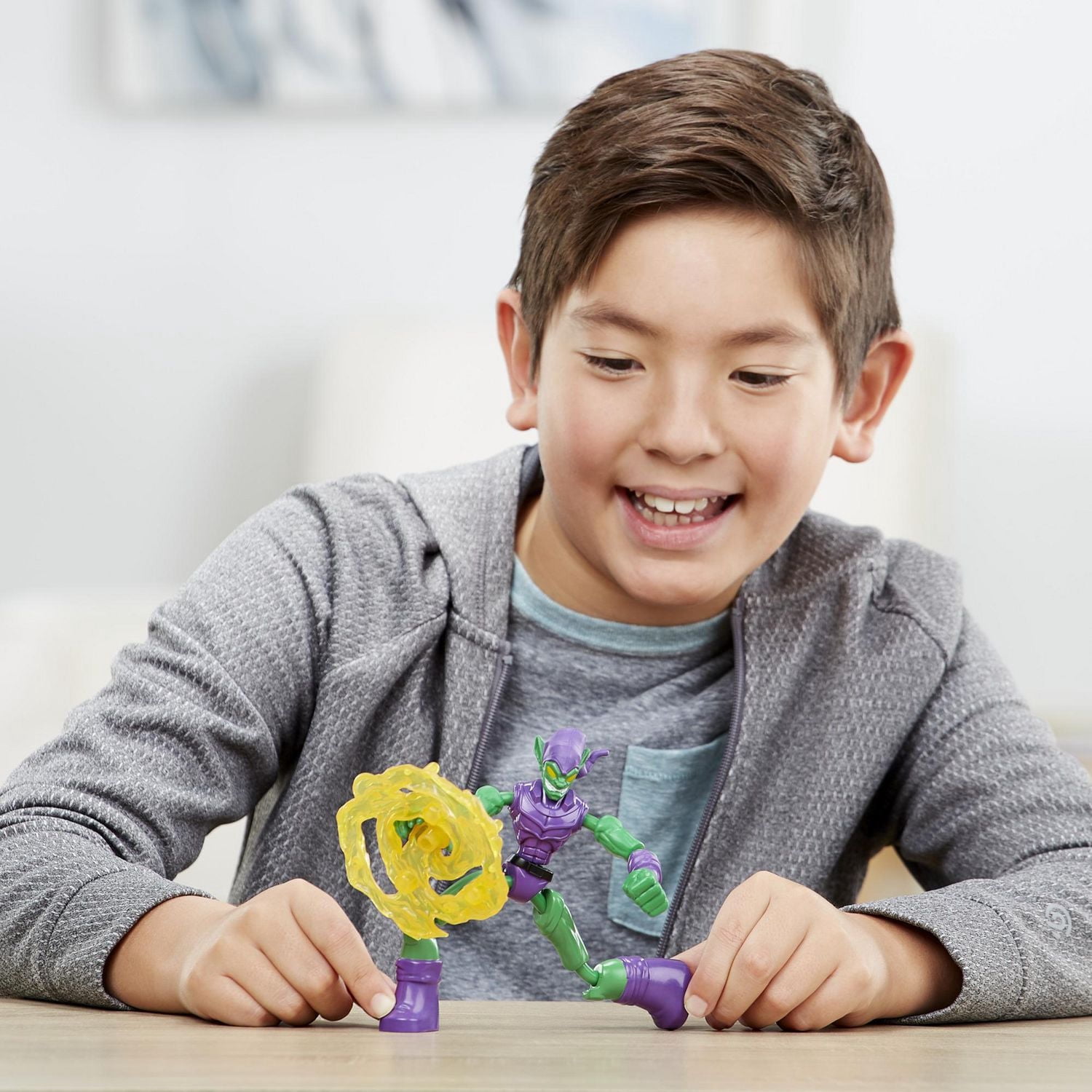Marvel Spider-Man Bend and Flex, figurine articulée Green Goblin de 15 cm flexibles, incluant accessoire, pour enfants, à partir de 6 ans