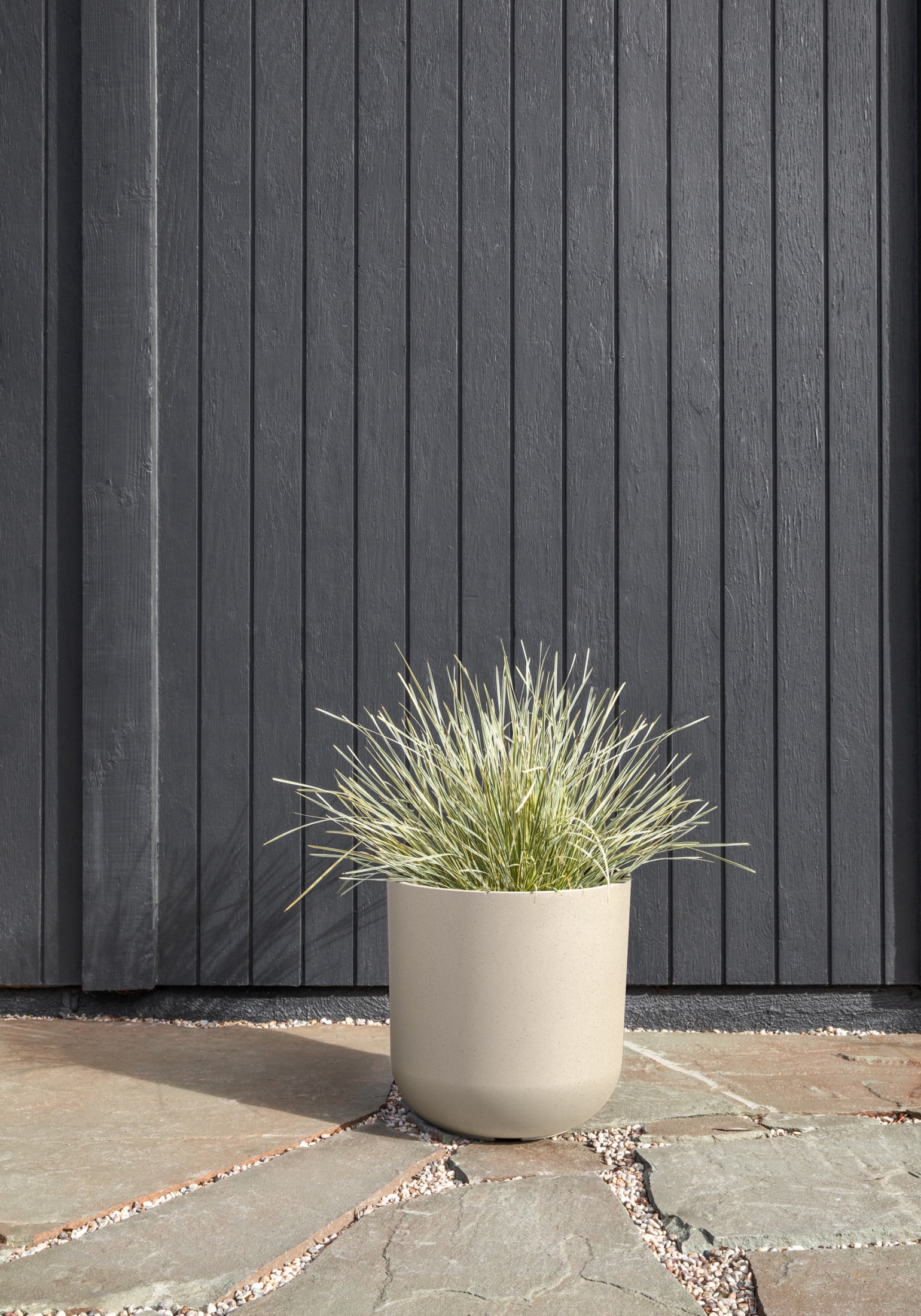 Veradek Mason Series Kona 15" Plastic-Stone Planter - Sand