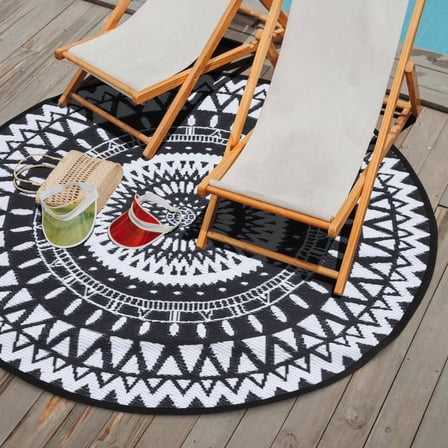 Black and White 5 ft. Round Moroccan Polypropylene Indoor/Outdoor Area Rug