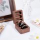thumbnail image 4 of Caja de madera maciza para anillos, con 3 ranuras, cierres y terciopelo negro en el interior, rectangular, de madera maciza., 4 of 6