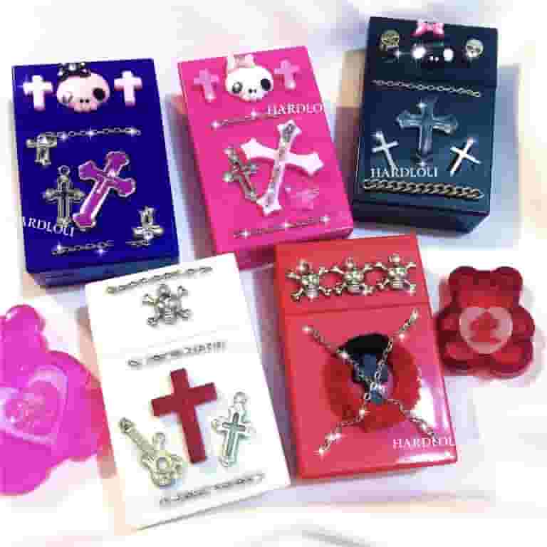 pin up cigarette case Cigarette Cases pin up cigarette case Cigarette Cases