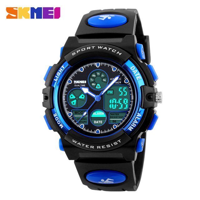 Montre pour Enfants Garçon Montre Sport Numérique Multifonction avec design Noir et Bleu, Dotée d'Un Affichage Numérique et de Fonctions comme l'Alarme, la date et une Résistance à l'Eau jusqu'à 50 Mètres. Inclut une Recharge USB avec Pile à Bouton Intégré pour Enregistrer les Réglages en Cas de Panne de Courant. Idéale pour les Enfants Actifs et les Activités de Plein Air.