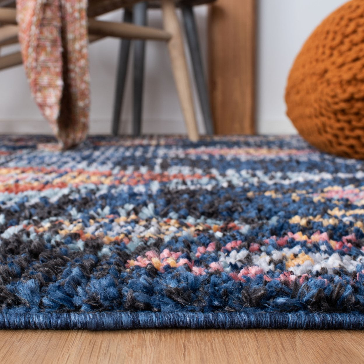 SAFAVIEH Morocco Sloan Abstract Geometric Polyester Area Rug, Navy/Multi, 5'3" x 7'6"