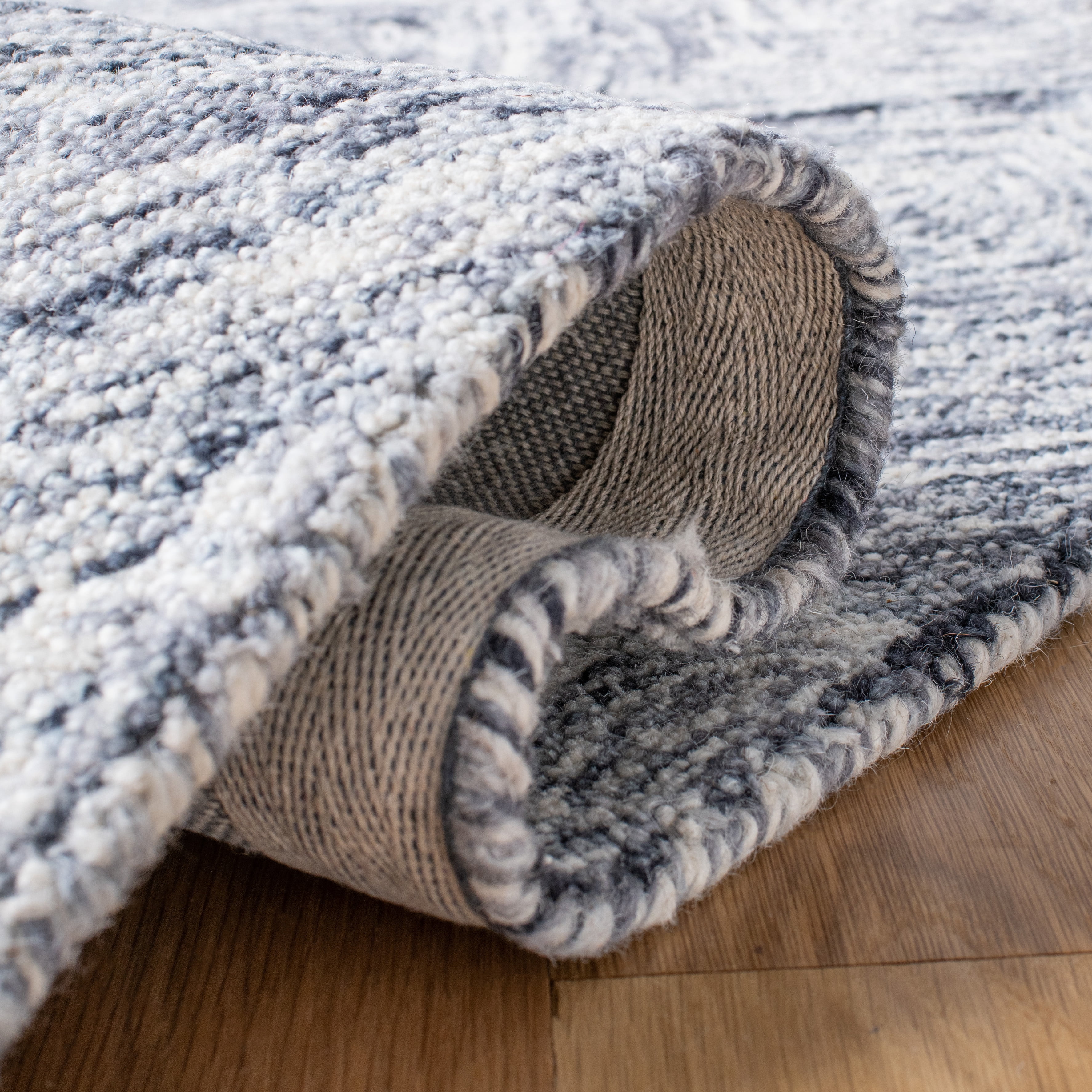 SAFAVIEH Ikat Kim Geometric Wool Area Rug, Silver/Grey, 6' x 9'