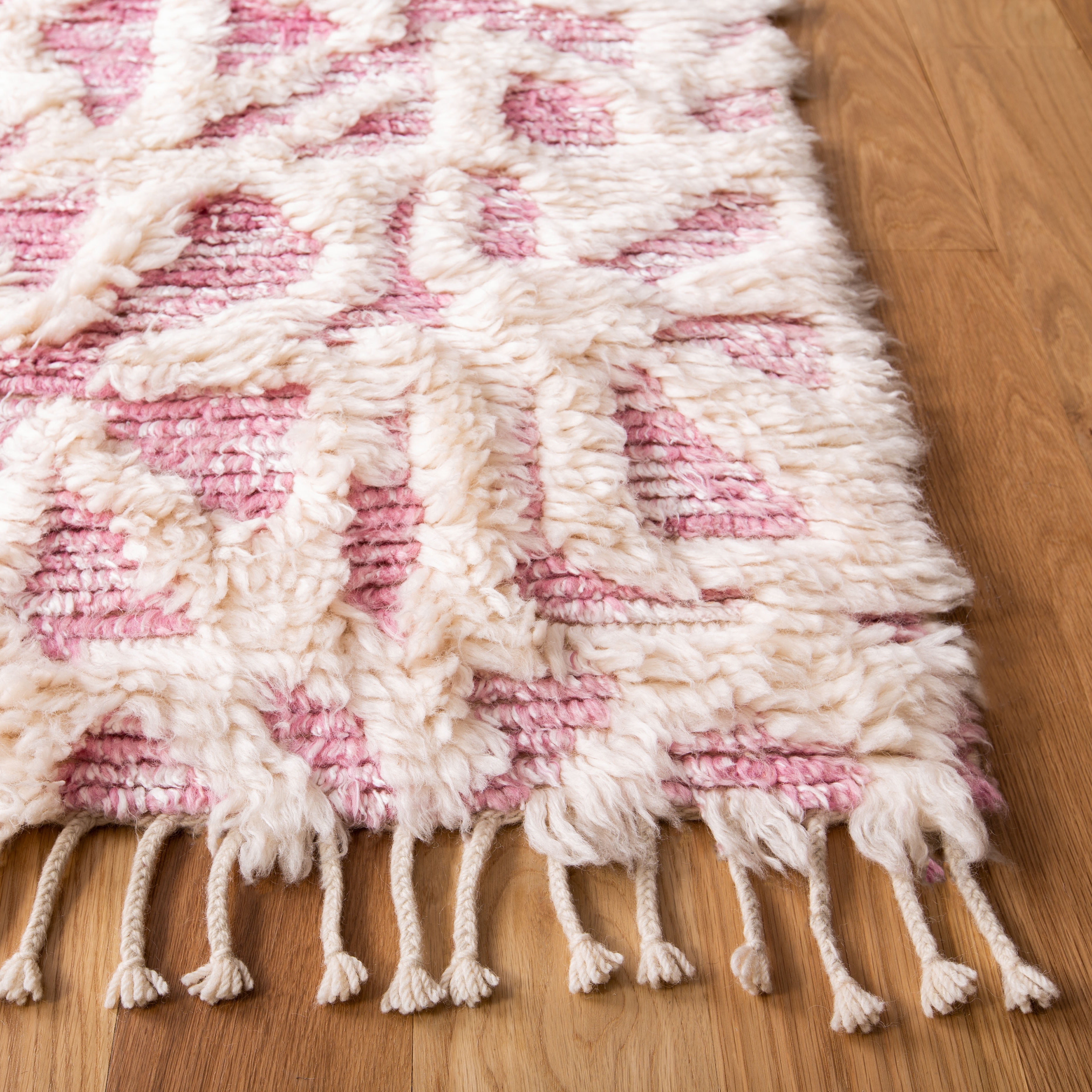SAFAVIEH Manhattan Bryanne Abstract Area Rug, Ivory/Pink, 8' x 10'