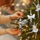 thumbnail image 5 of Adornos colgantes de plástico transparente para árbol de Navidad (5 piezas) | Adornos de ángel de cristal | Set para decorar fiestas y calcetines navideños, 5 of 5