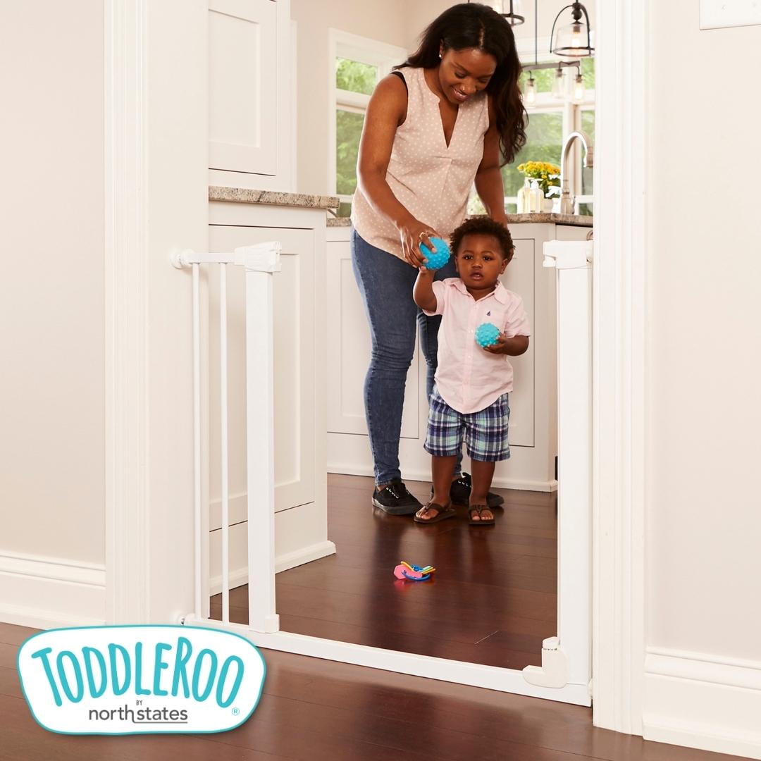 Toddleroo by North States Bright Choice Auto-Close Child Safety Gate, 30" Tall, White