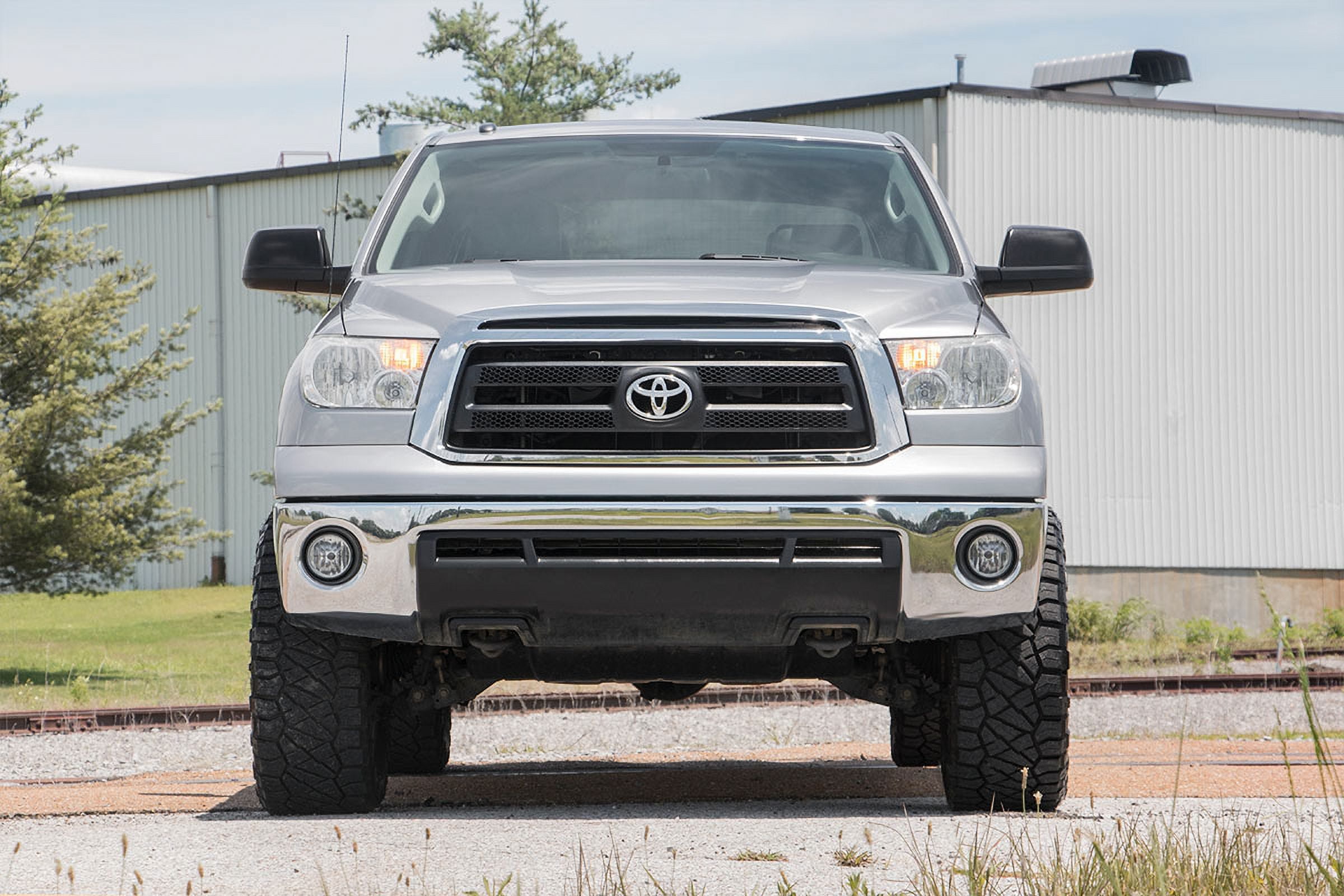 Rough Country 3.5" Lift Kit w/N3 Struts for 2007-2021 Toyota Tundra - 76831RED