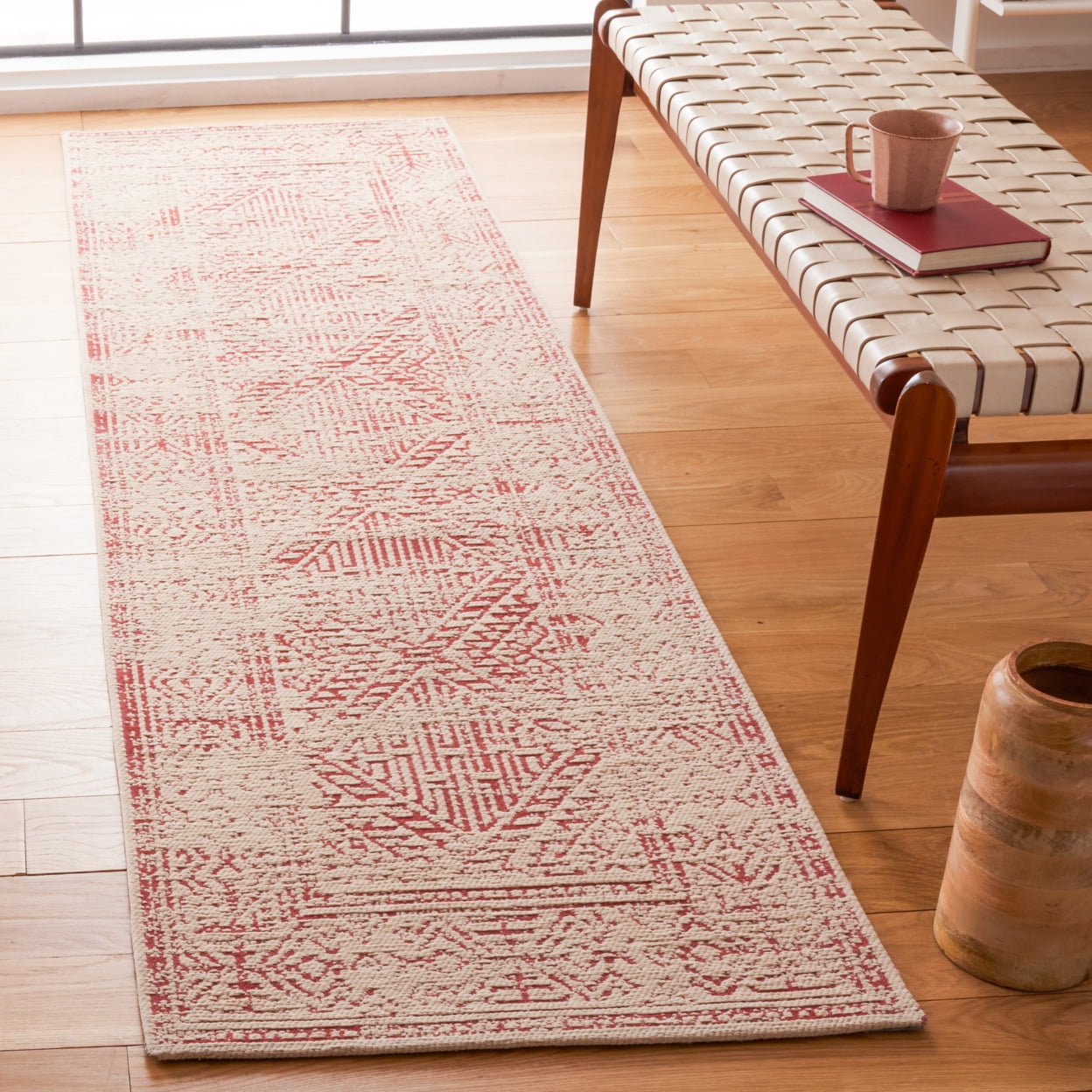 SAFAVIEH Classic Vintage Charlie Diamond Polyester Area Rug, Beige/Red, 6' x 9'