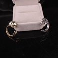 thumbnail image 2 of Ring med hund som kramar fingret tax svart guld silver, 2 of 2