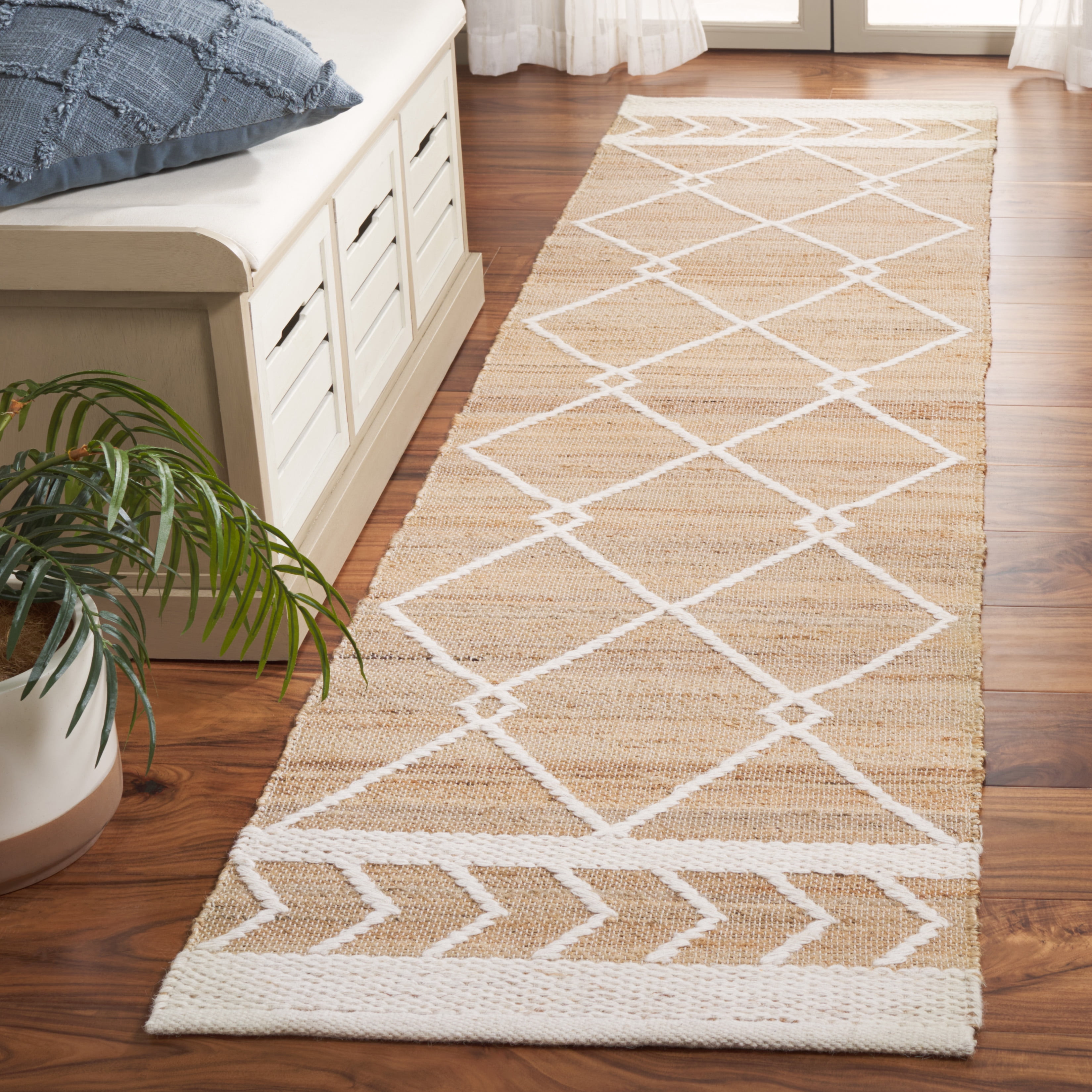 SAFAVIEH Natural Fiber Bernadette Geometric Runner Rug, Natural/Ivory, 2'3" x 9'