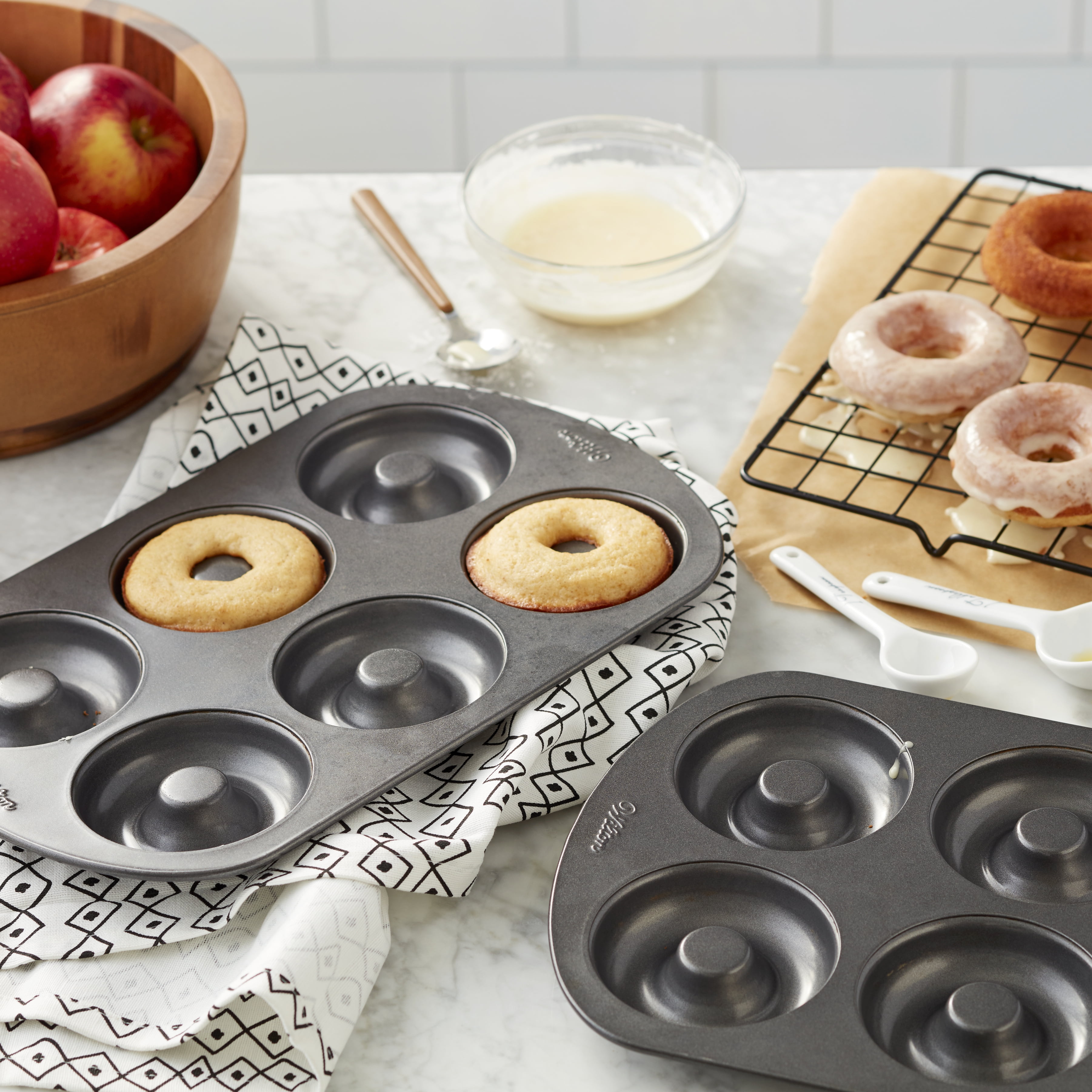 Wilton Non Stick Doughnut Baking Pans 6 Cavity 2 Count Walmart