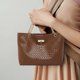 thumbnail image 5 of Bolso para Mujeres Ciervo Bolso de Mujeres Bolso de Mujeres Bolso de Hombro de Gran Capacidad Bolso de Mujeres de Textura Premium, Combinando la Practicidad Y la Moda, 5 of 8