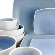 Gibson Elite 16 Piece Soho Lounge Reactive Glaze Stoneware Dinnerware Set in Light Blue