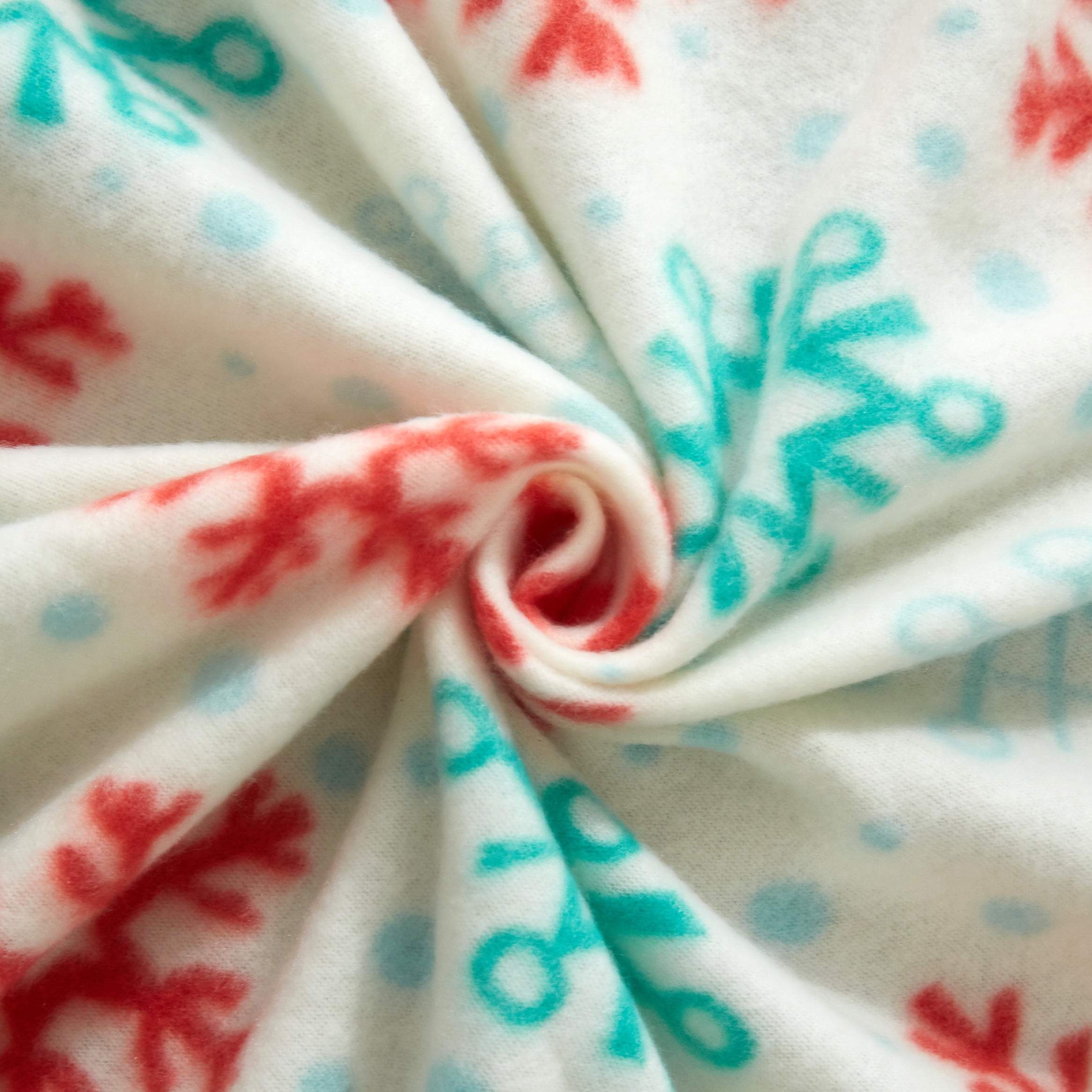 Mainstays Fleece Throw, White Snowflake 50x60