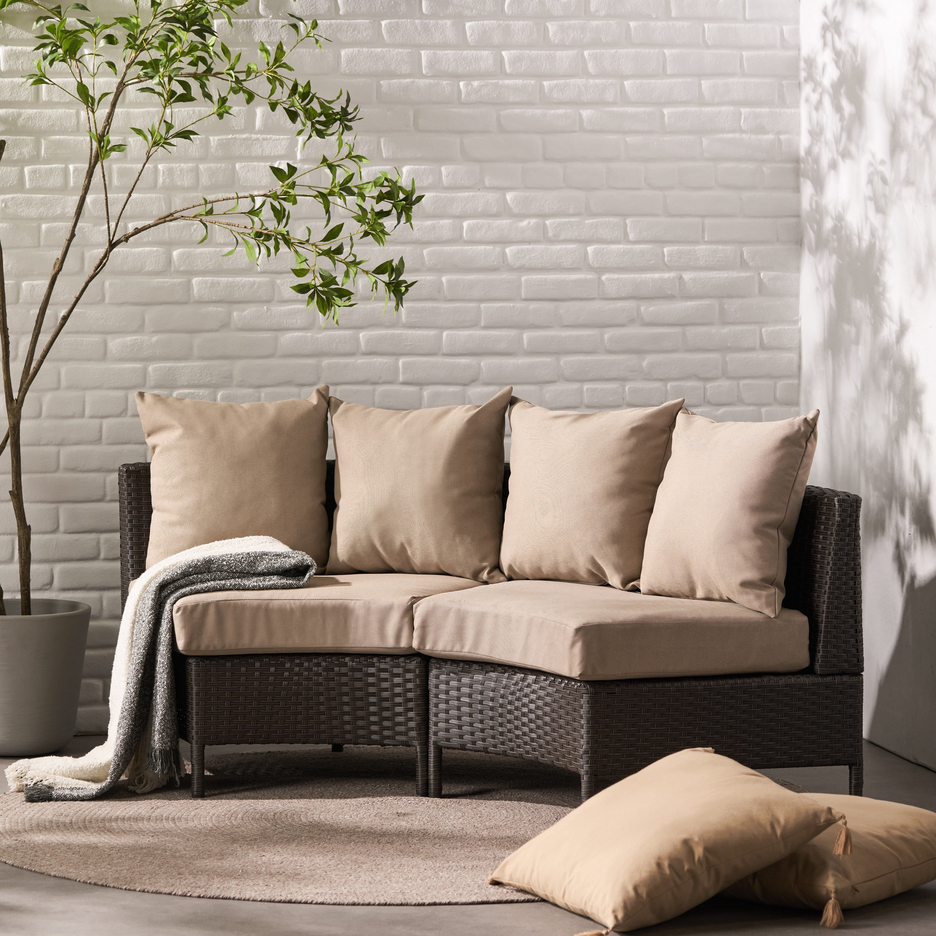 Outdoor Woven Curved Single Sofa, Comfort Relax Seat for Patio Garden, Brown and Beige