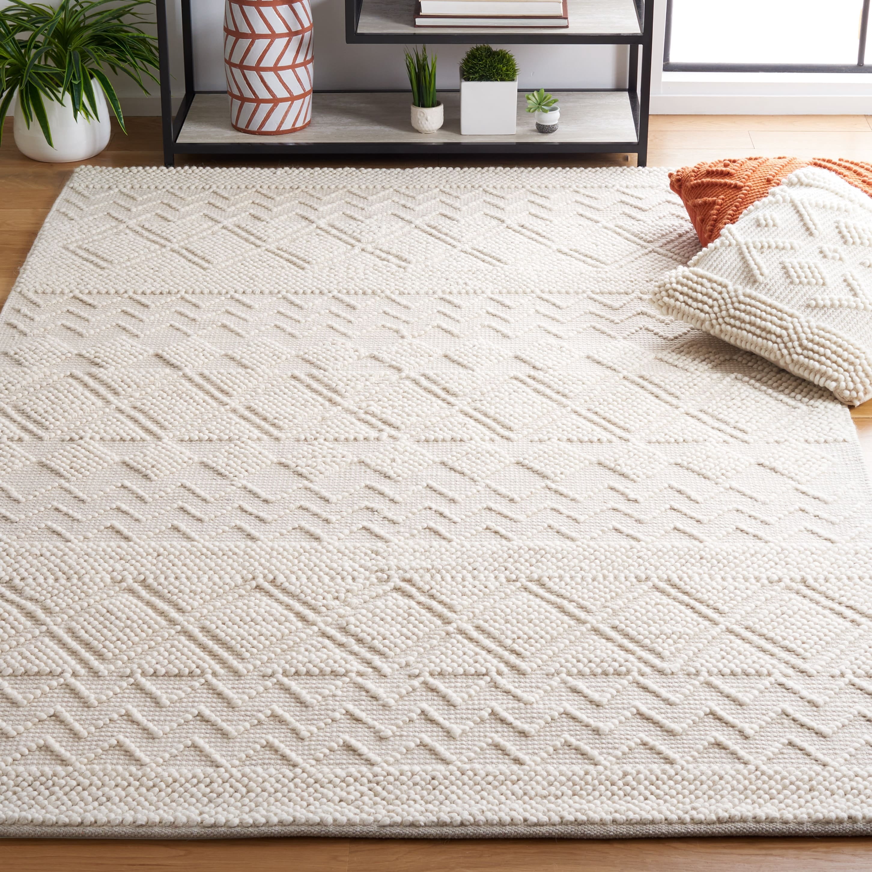 SAFAVIEH Natura Georgiana Diamond Area Rug, Black/Ivory, 6' x 9'