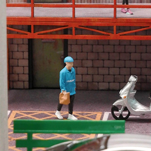 pitrice 1:64 People Figures Mini Deliveryman for Scenery Landscape Decoration Layout Style A