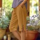 thumbnail image 2 of Shorts Bermuda para Mujer, Shorts de Lino Talla Grande para Mujer Verano Casual Viaje Vacaciones Pierna Recta hasta la Rodilla con Bolsillos Botones Laterales, 2 of 6