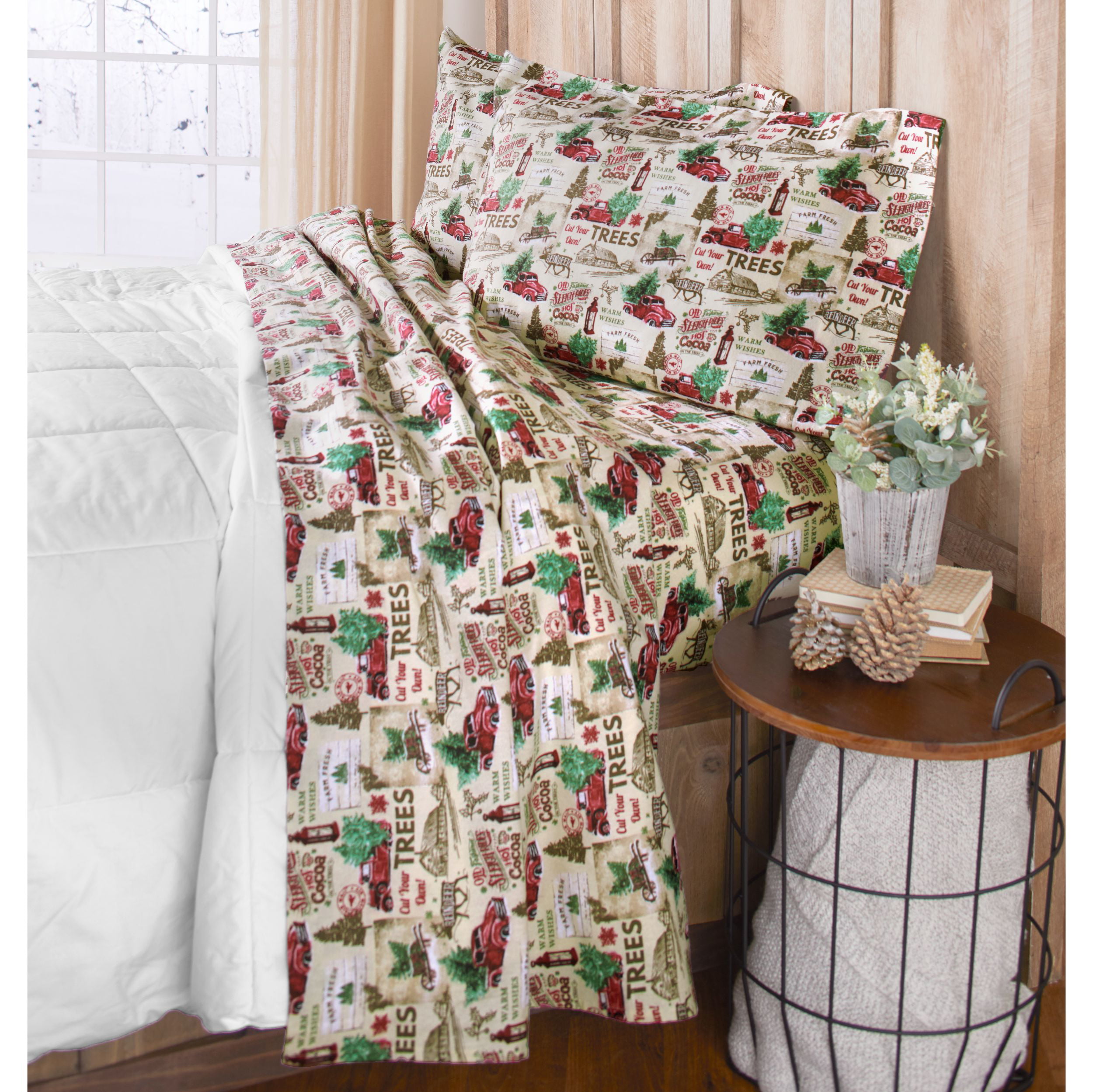 Holly Jolly Queen Sheet Set Winter Chalet Christmas Village    Fits 16" Mattress 