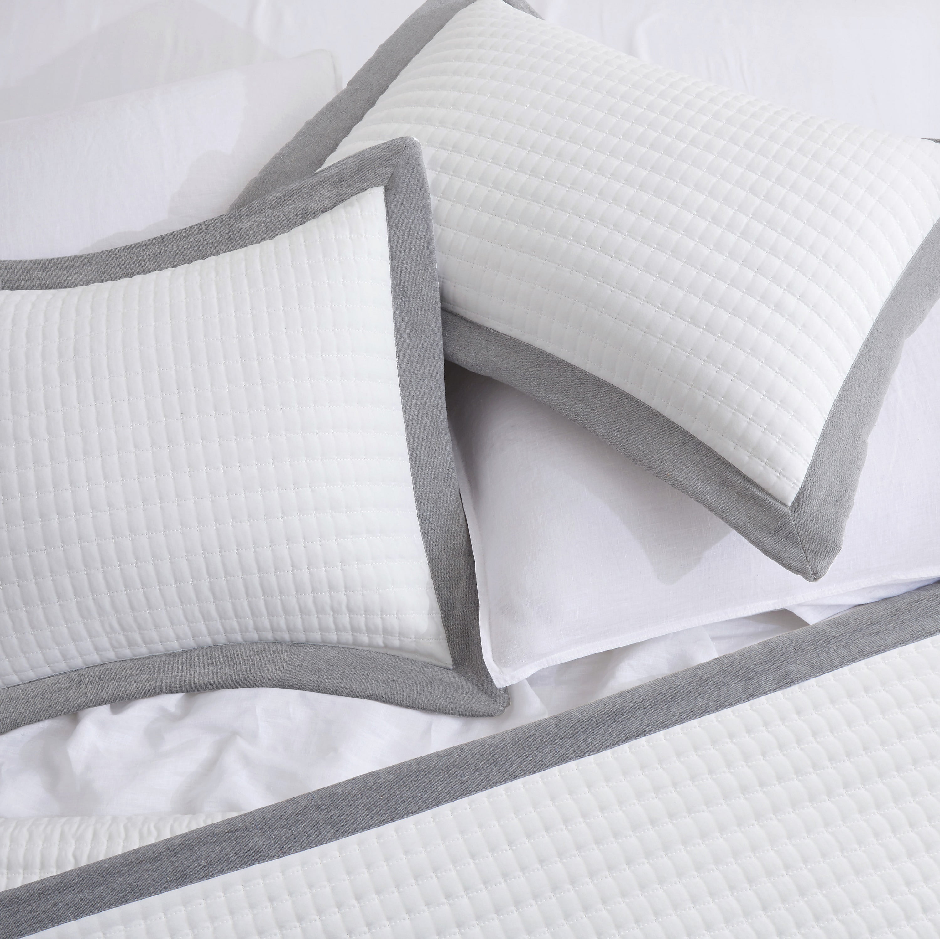 Bed Quilt Set White Queen - Farmhouse Soft Striped Stitch Bedding Bedspread Coverlet Summer Lightweight Bed Sets 1 Quilt with 2 Pillow Shams for Home All Season (Queen, White with Grey Border)