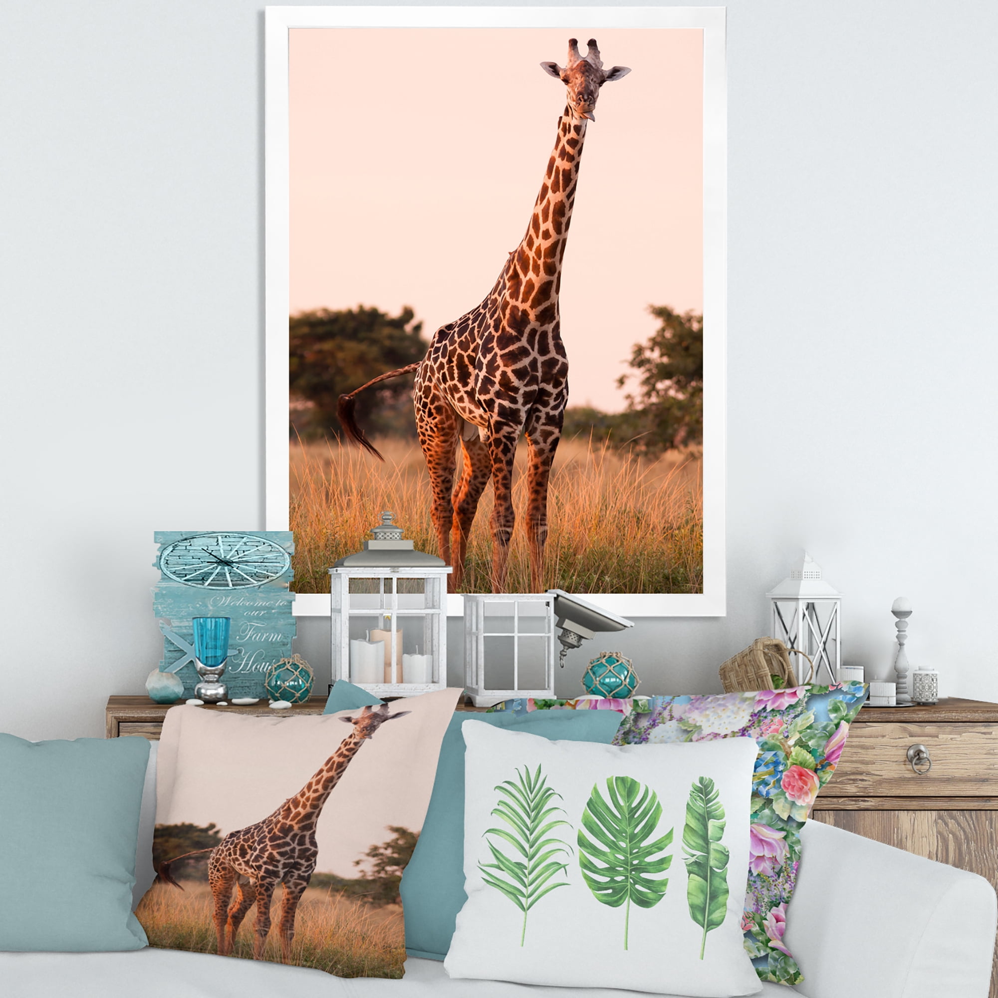 Designart 'African Giraffe In The Wildlife I' Farmhouse Framed Art Print