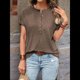 thumbnail image 3 of Tops Henley de Corta para Mujer, Cuello en V, Elegantes, Informales, de Corte Holgado, Color Marrón, Talla S, 3 of 6