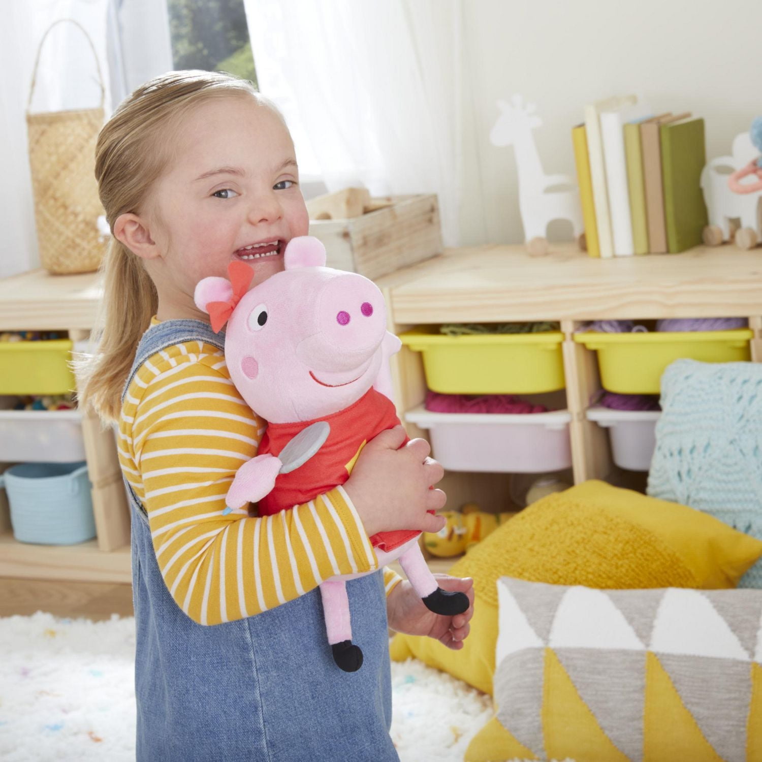 Peppa Pig Oink-Along Songs, Singing Plush Doll with Sparkly Red Dress and Bow - English