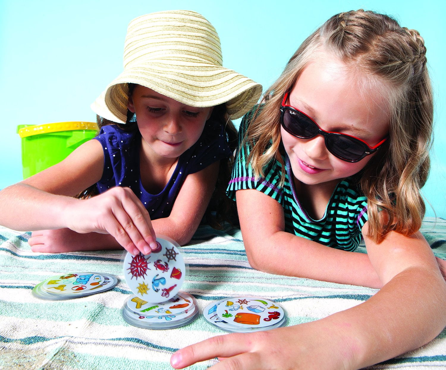 Spot it! Splash Card Game