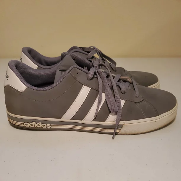 Ad-id-as Men's Daily Team Gray White Lace Up AW4795 Sneakers Size 13