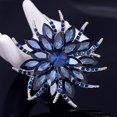 thumbnail image 4 of Broche Fleur pour Femmes Mariées Broche en Cristal Bleue, 4 of 5