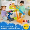 thumbnail image 2 of Fisher-Price Little People Juguete para niños pequeños Hot Wheels Spiral Stunt Speedway Race Track Set con 2 autos para juegos de simulación Niños a partir de 18 meses, 2 of 5